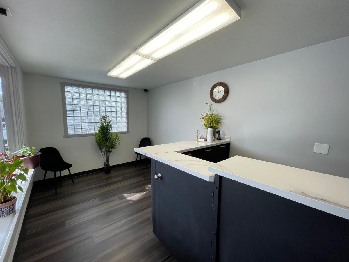 Holiday Motel Portland Bagian luar foto