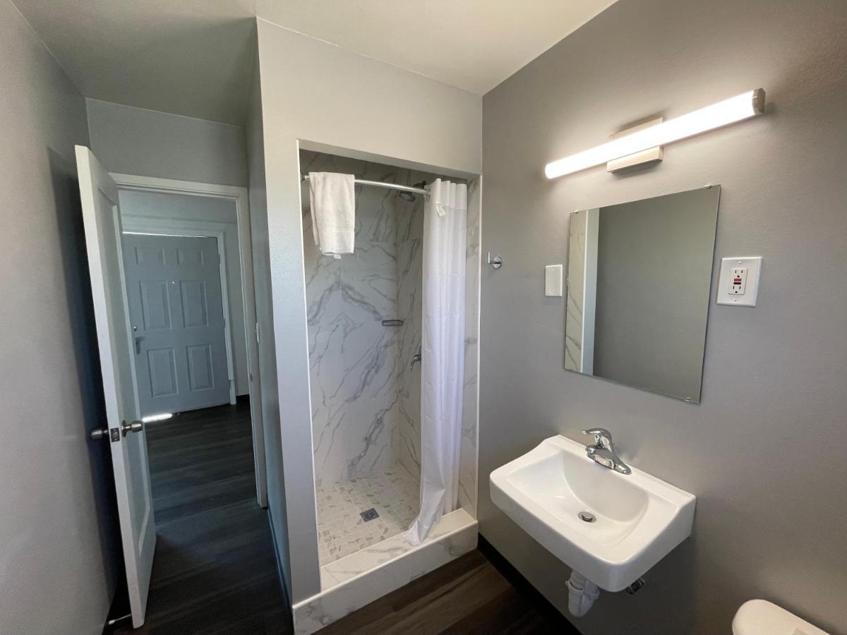 Holiday Motel Portland Bagian luar foto